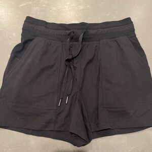 Lululemon Dance Studio High Rise shorts 3.5”
